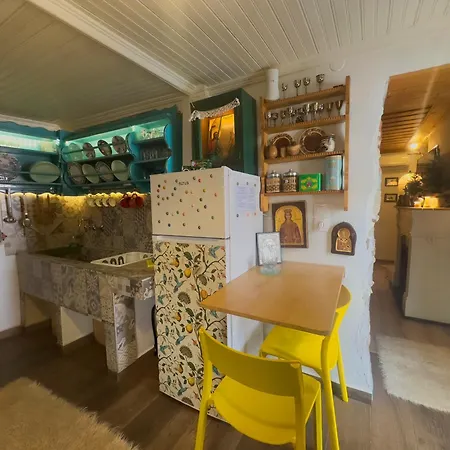 Renovated Old Manor House With Yard Arnaia