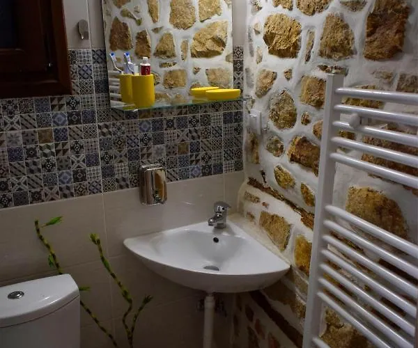 Dom wakacyjny Renovated Old Manor House With Yard *
