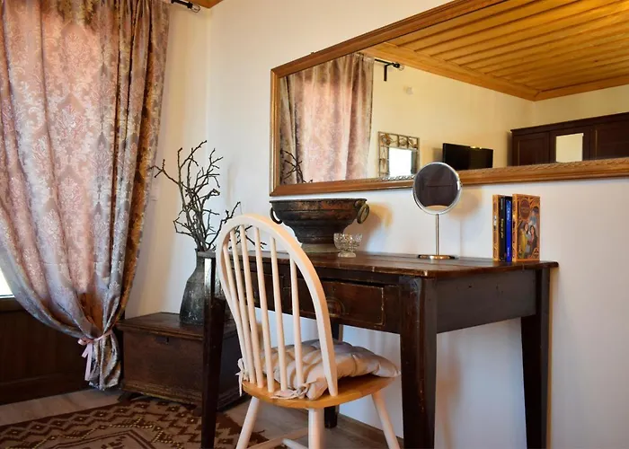 Renovated Old Manor House With Yard *