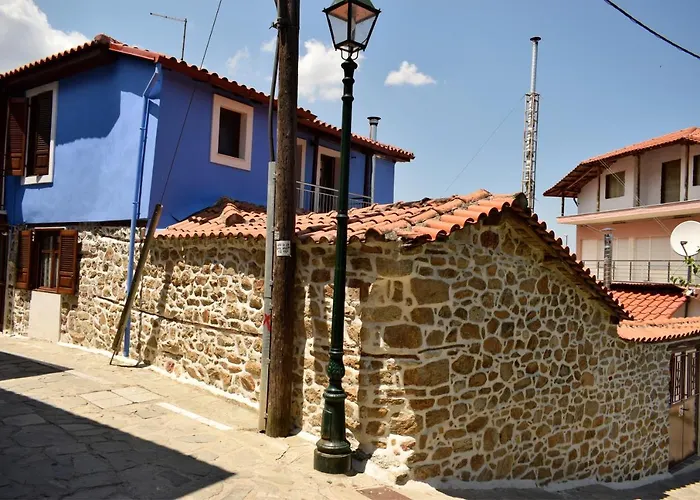 Dom wakacyjny Renovated Old Manor House With Yard *