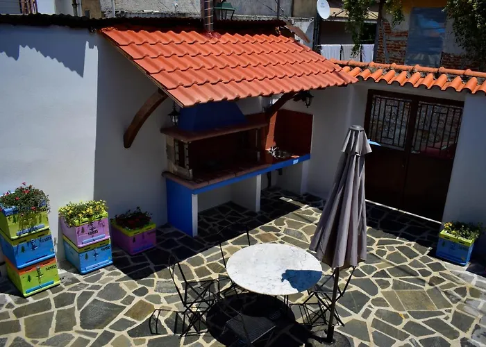 Dom wakacyjny Renovated Old Manor House With Yard Arnaia