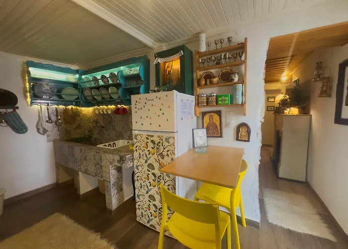 Renovated Old Manor House With Yard Arnaia