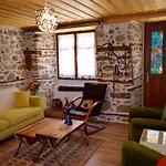 Renovated Old Manor House With Yard * Arnaía