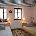 Renovated Old Manor House With Yard Case de vacanță *