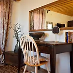 Renovated Old Manor House With Yard *