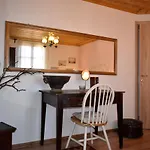 Case de vacanță Renovated Old Manor House With Yard *