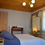 Renovated Old Manor House With Yard *