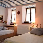 Renovated Old Manor House With Yard *