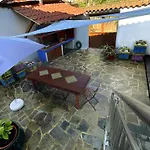 Case de vacanță Renovated Old Manor House With Yard *