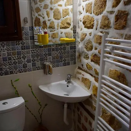 Hébergement de vacances Renovated Old Manor House With Yard *