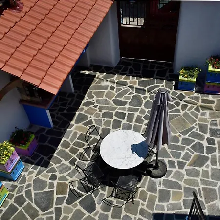 Renovated Old Manor House With Yard