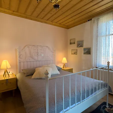 Holiday home Renovated Old Manor House With Yard Arnaia