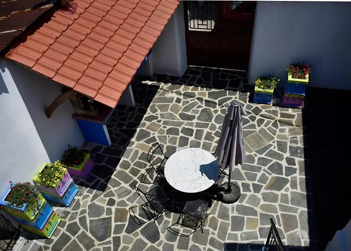 Renovated Old Manor House With Yard