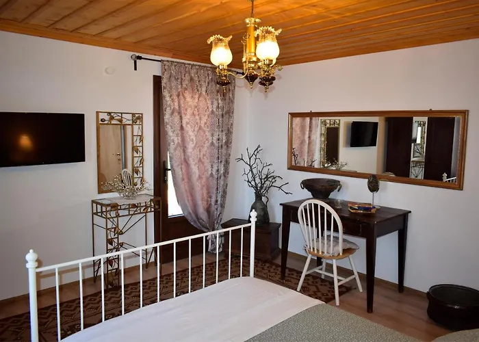 Renovated Old Manor House With Yard Ferienhaus Arnea